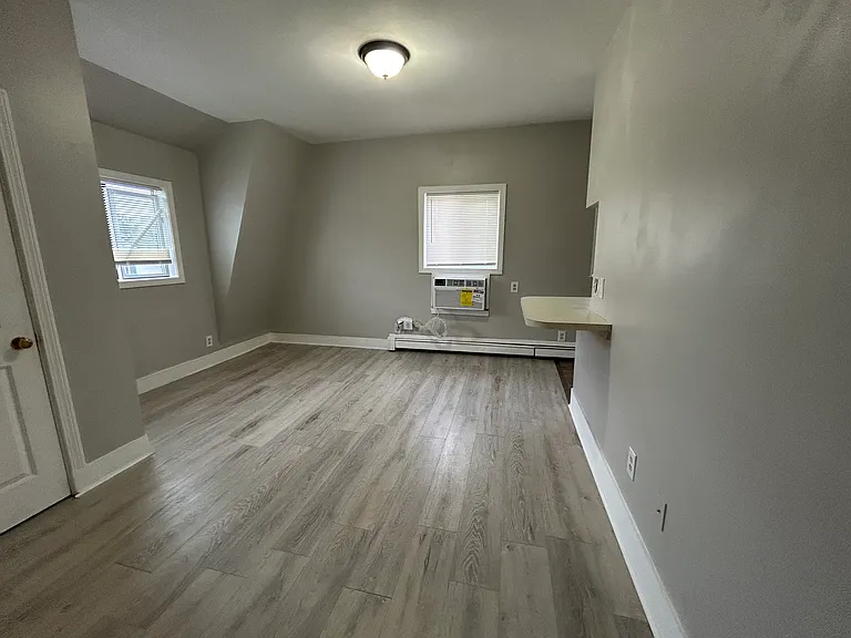 16 Lincoln St #5 — Photo 4