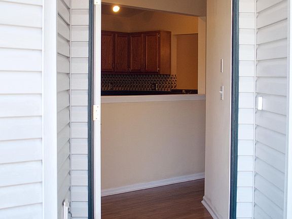 3rd image of 2138 The Woods Drive E