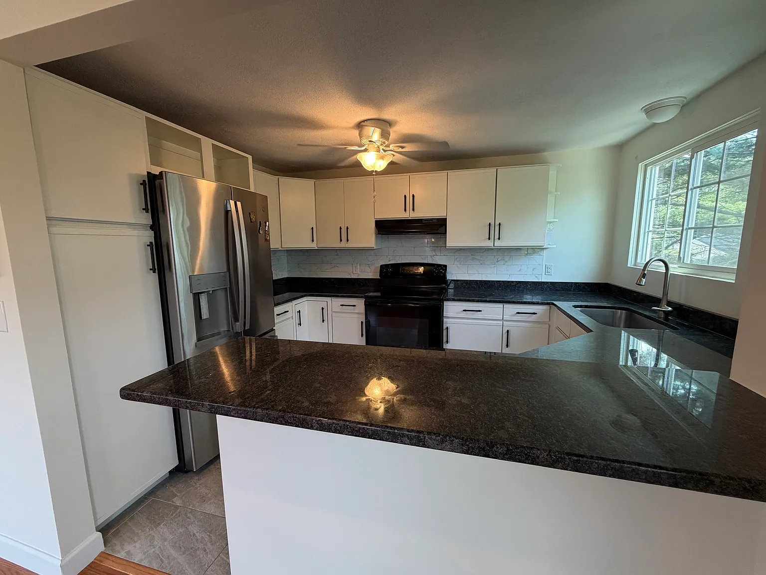 2 bed, 1236 sqft, $2,600 — Photo 3