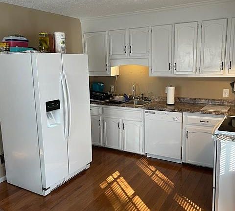 2nd image of 104 Windward Dr