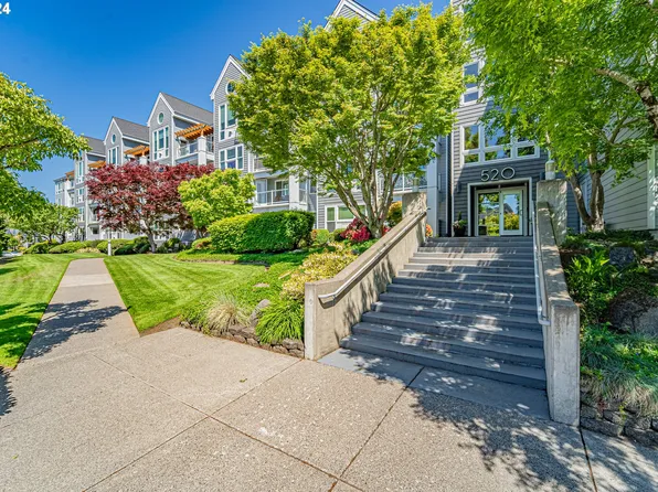 520 SE Columbia River Dr APT 122, Vancouver, WA 98661