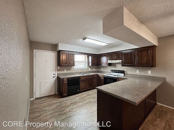 5th image of 718 N Quiroz Dr