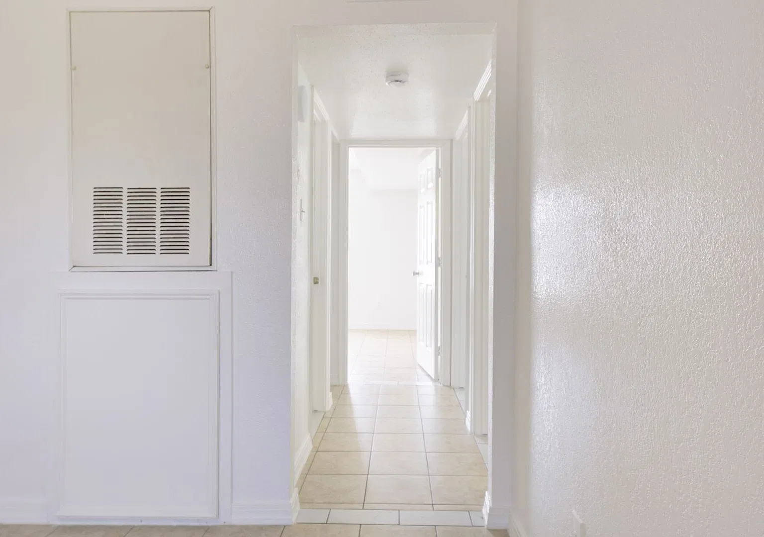 Hallshire Apartments — Photo 4