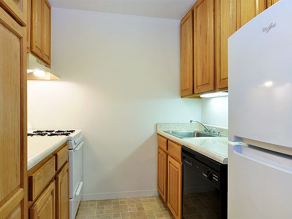 5th image of 435 E 65th St APT 6K