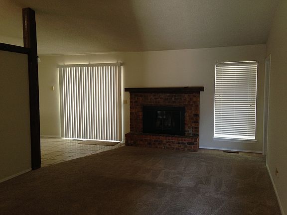 Living w/wood burning fireplace