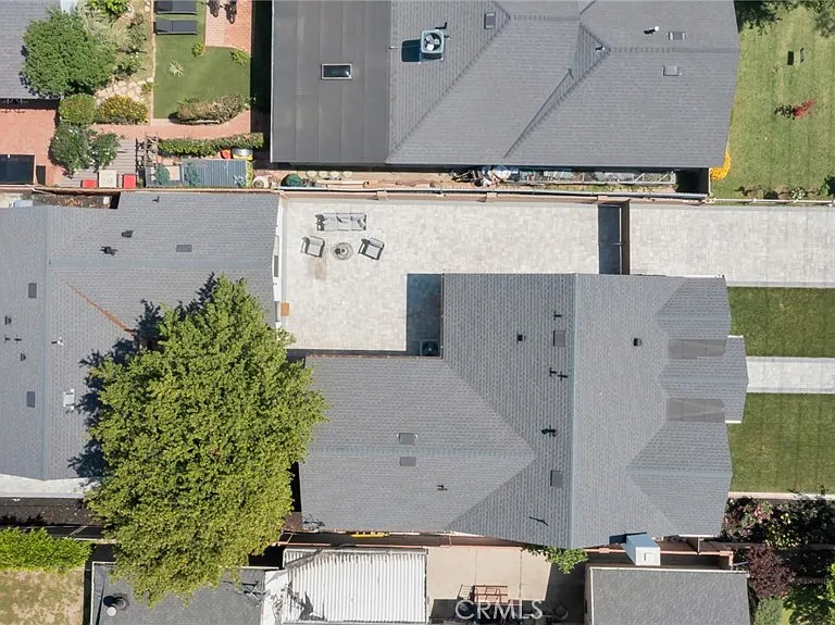 2117 W Clark Ave — Photo 25