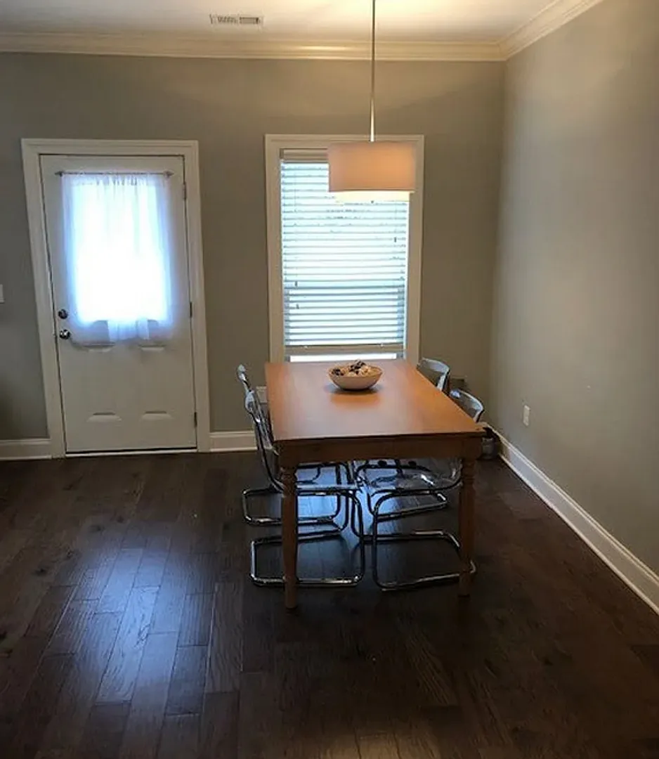 4 bed/4.5 Bath — Photo 3