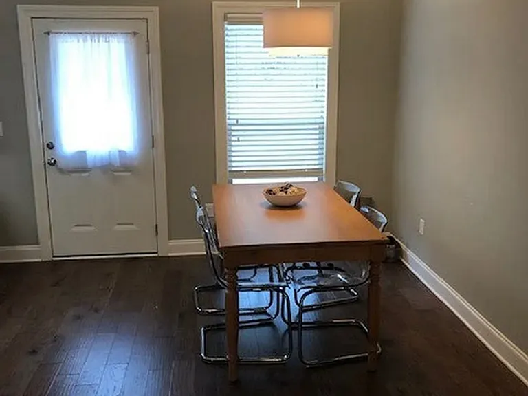 410 Walker Cir — Photo 3