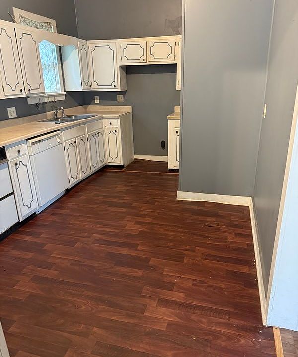2nd image of 819 E 4th St