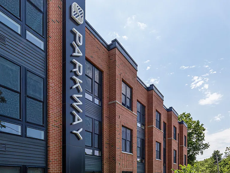 Parkway Apartments — Photo 11