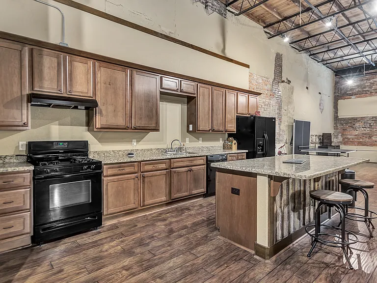 211 N Main St #21 — Photo 3