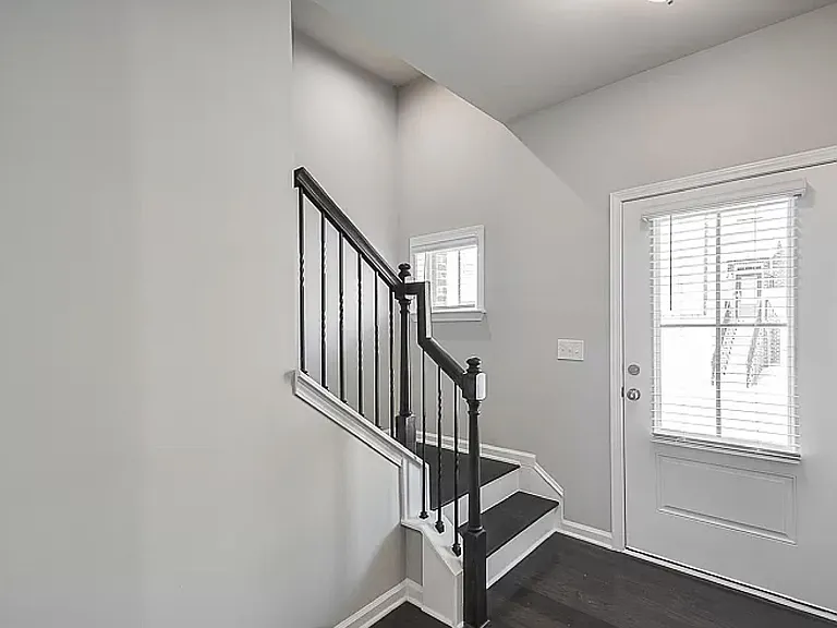 250 Mahone Dr — Photo 3