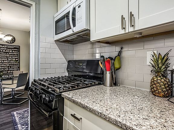 5th image of 360 Westchester Ave APT 204