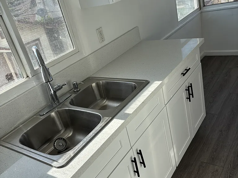 512 E 99th St #4 — Photo 15