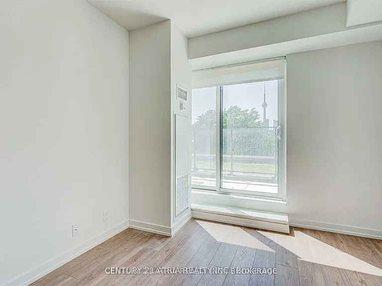 203 College St #512 — Photo 8