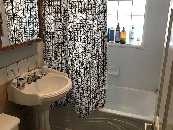 4th image of 2606 N Hamlin Ave #1N