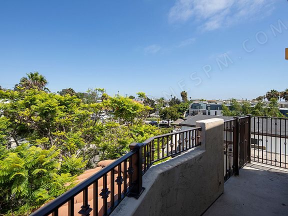 2nd image of 5530 La Jolla Blvd APT 3B