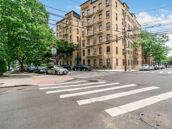 39-75 56th St APT 5F, Queens, NY 11377