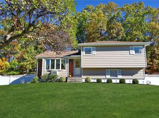 57 Renee Ln, Bardonia, NY 10954