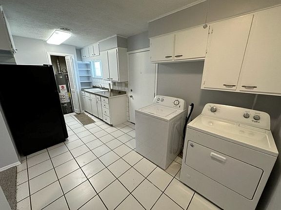 2nd image of 1105 Emerald Ln