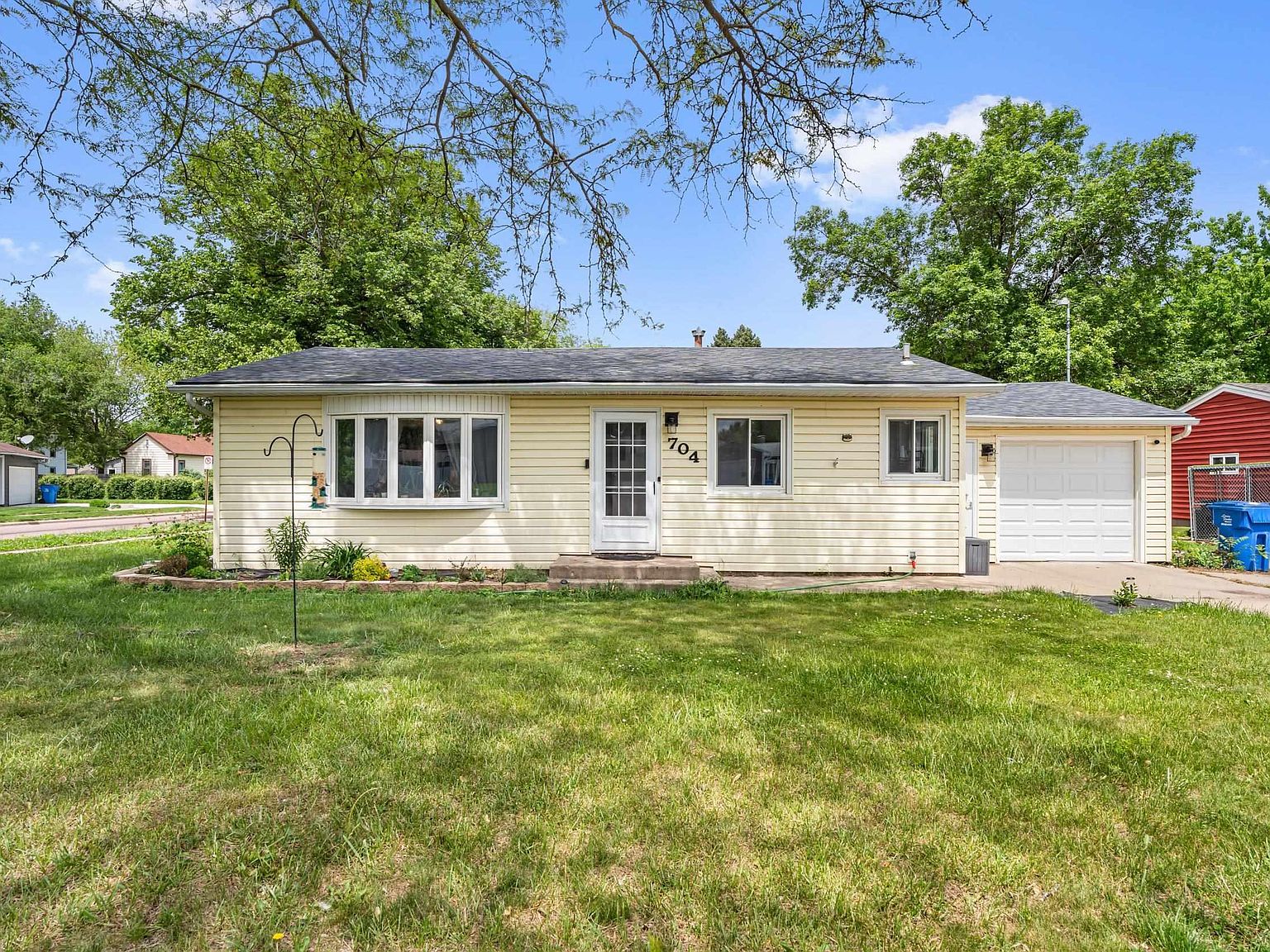 みさみさ 704 Canby St, Vermillion, SD 57069 | MLS #833063 | Zillow