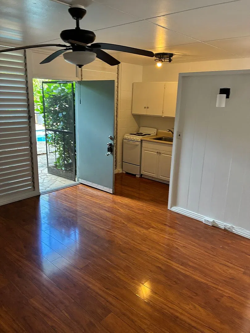 Refreshed Ground-Floor 1-Bedroom Near Diamond Head and Waikiki — Photo 2