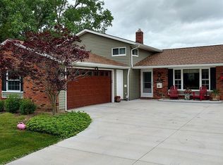 4230 Brendan Ln, North Olmsted, OH 44070