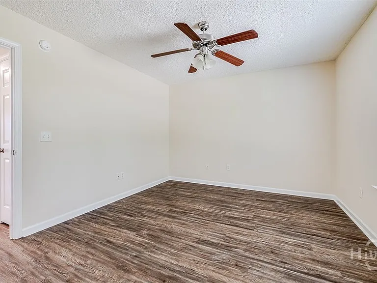 148 Willow Dr — Photo 19