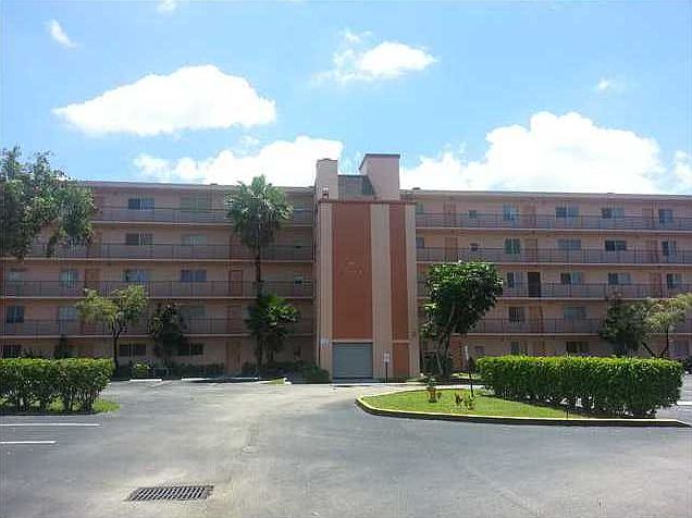 1st image of 8540 N Sherman Cir APT 208