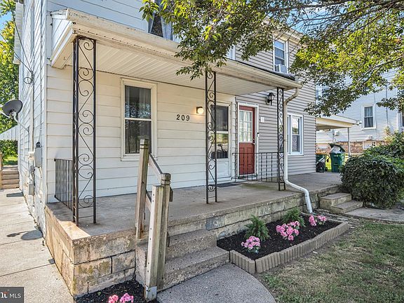 3rd image of 209 1st St
