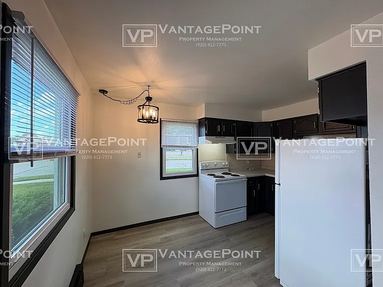 2120 Van Deuren St — Photo 1
