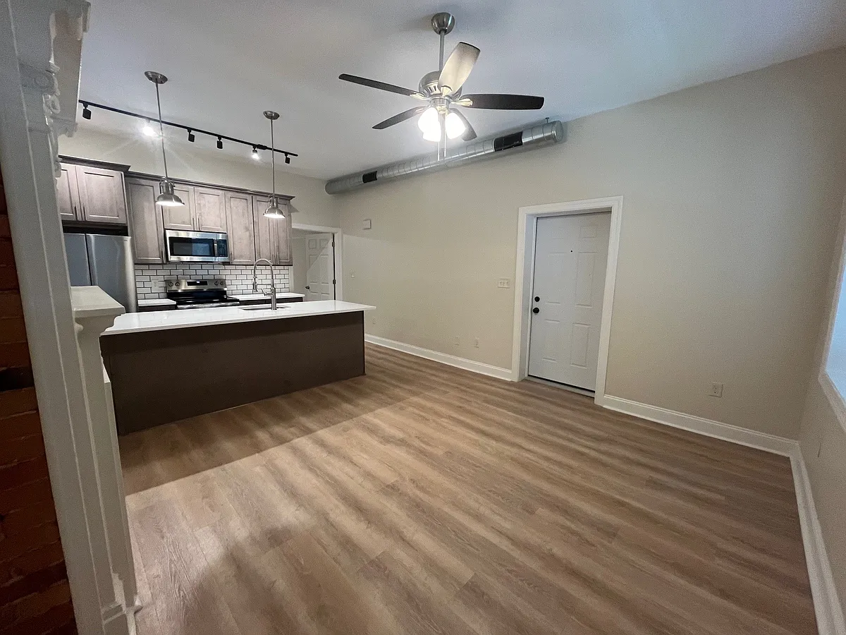 Building Photo - 139 S Fairmount St #101