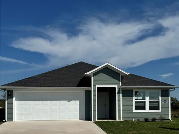 1010 Hudson St, Prairie Grove, AR 72753