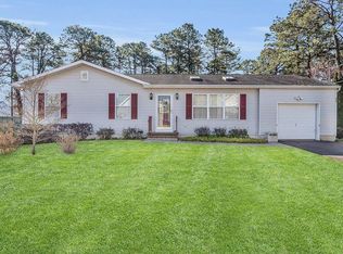 832 Montgomery Ave, Toms River, NJ 08757