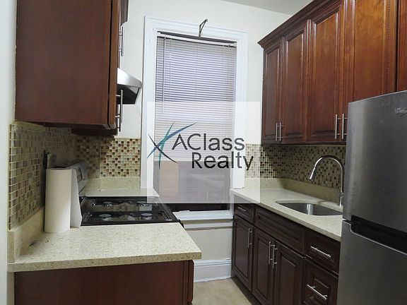 2nd image of 2141 41st St #2