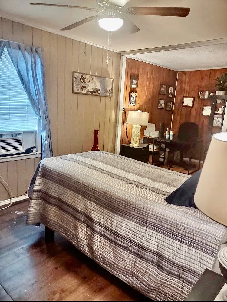 3715 Russell St — Photo 2