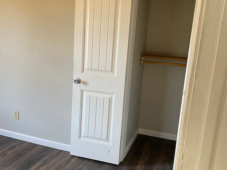 209 E Washington St — Photo 13