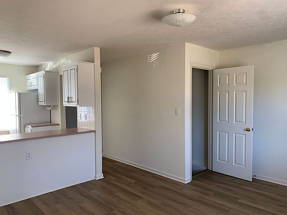 4th image of 277 Lakeview Dr #100