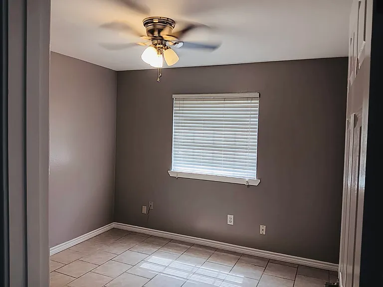 1504 Wildbriar Dr — Photo 12