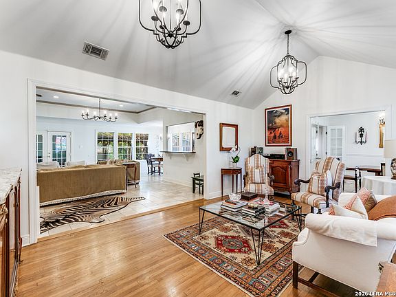 3rd image of 748 Eventide