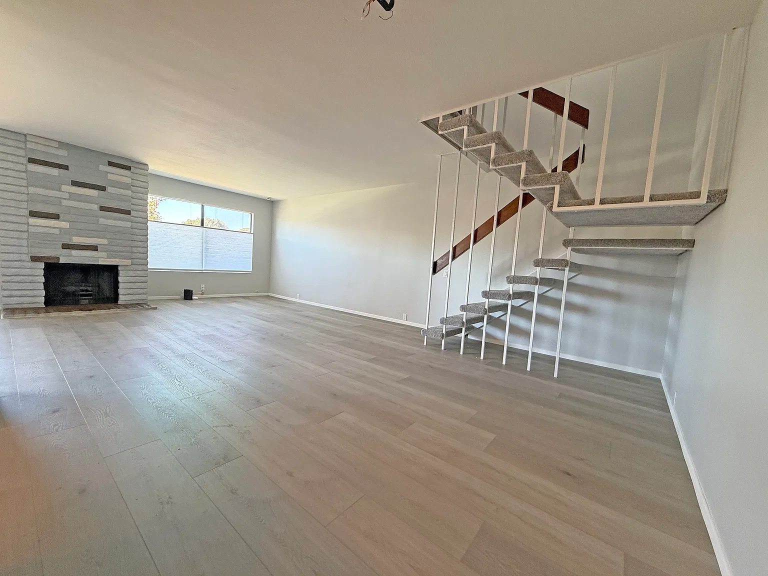 3 bed, 2.5 bath, 1599 sqft, $3,995 — Photo 3