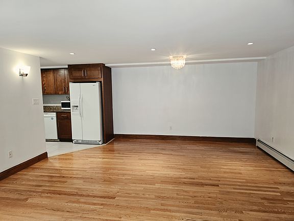 3rd image of 6849 Dartmouth St #1