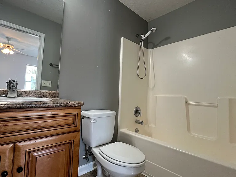 105 Thomkin Dr — Photo 11