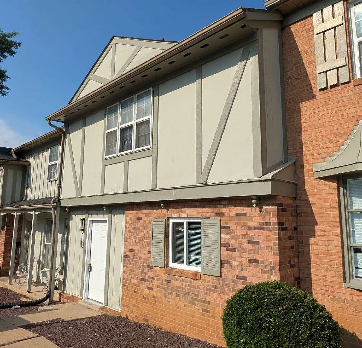 Newly Upgraded 3BR/1.5BA Townhome Near JMU, High-Speed WiFi Included! — Photo 1