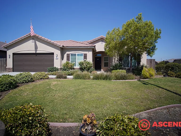 7918 Rhine Dr — Photo 1