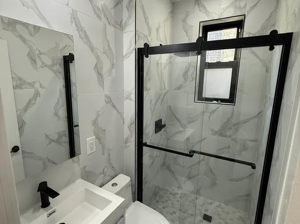 33-10 31st Avenue image 5 of 7