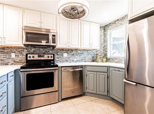 1 High Point Cir W APT 102, Naples, FL 34103