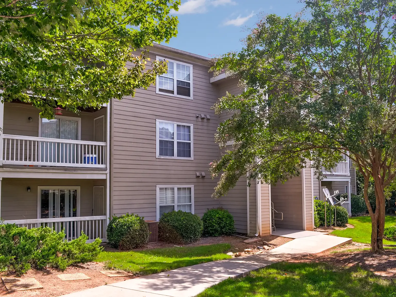 North Pointe Apartments — Photo 4