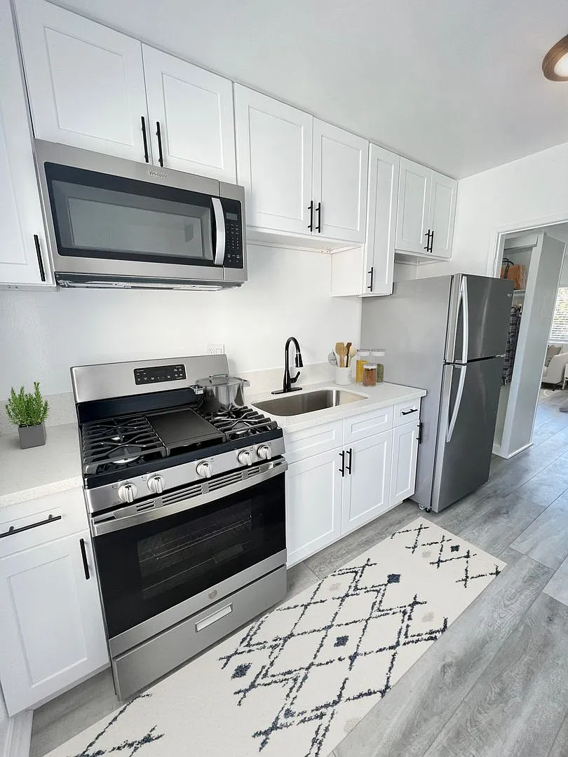 The Nicole Apartments — Photo 1