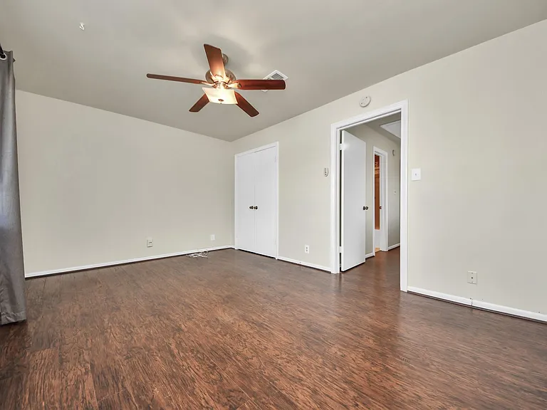 6334 Chevy Chase Dr #17 — Photo 10